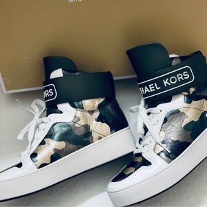 MICHAEL KORS CAMOUFLAGE HI TOP SNEAKER - NIB -